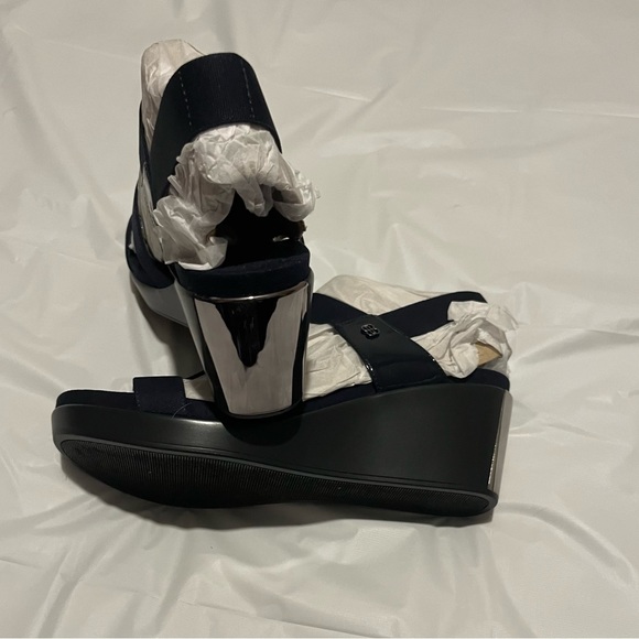 NEW Bandolino Sandals Navy Fabric Gunmetal heal size 11 - Picture 5 of 6